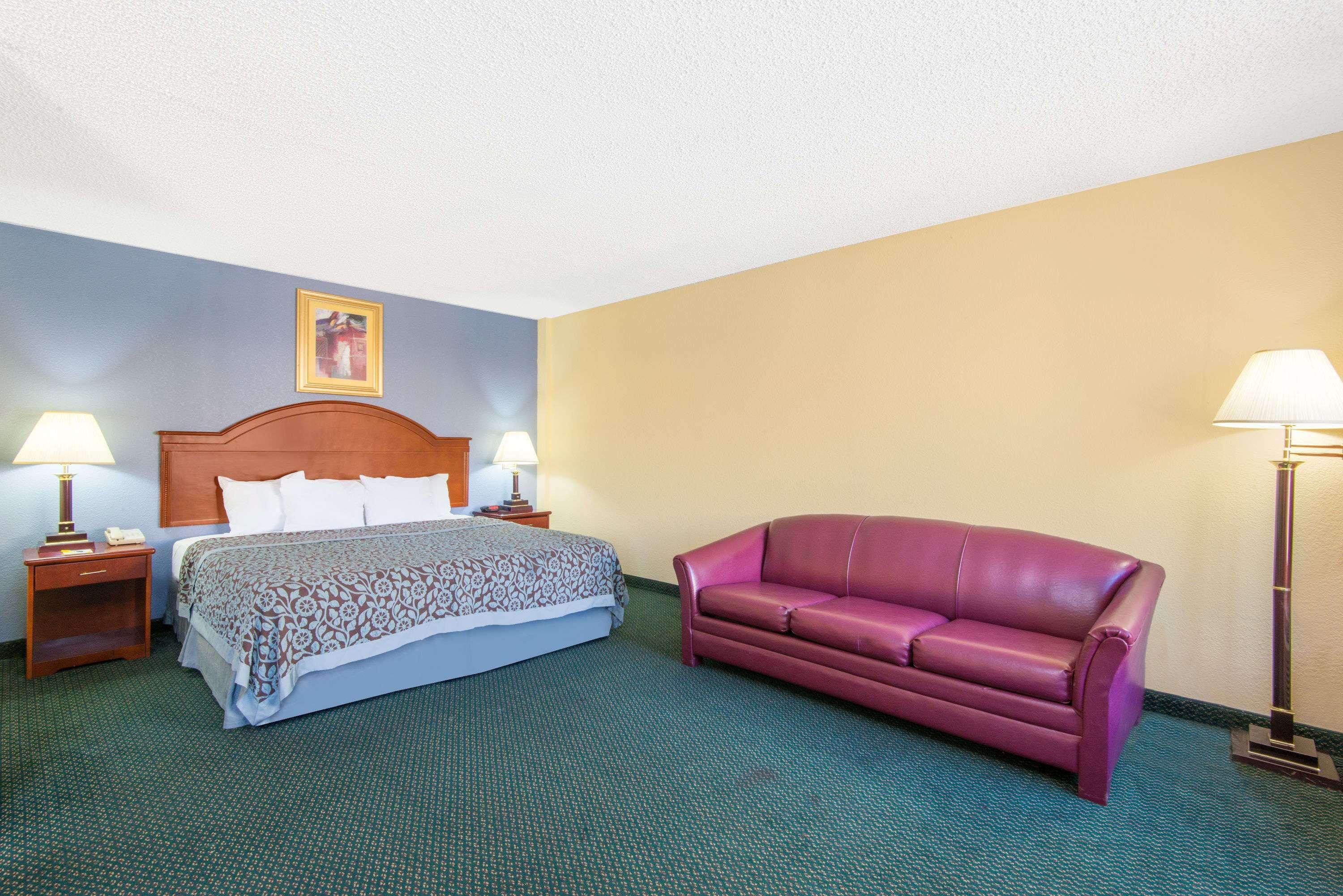 Days Inn & Suites By Wyndham Wichita East Exteriér fotografie